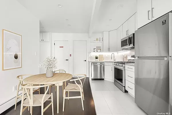 Sold by Roz Khan, LREB | media 2