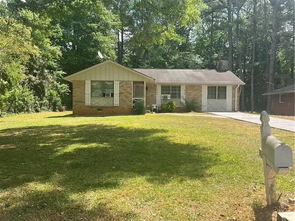 6146 Hickory Dr, Forest Park, GA 30297