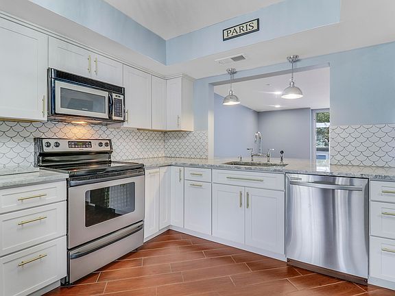 4th image of 611 Ocean Dunes Circle