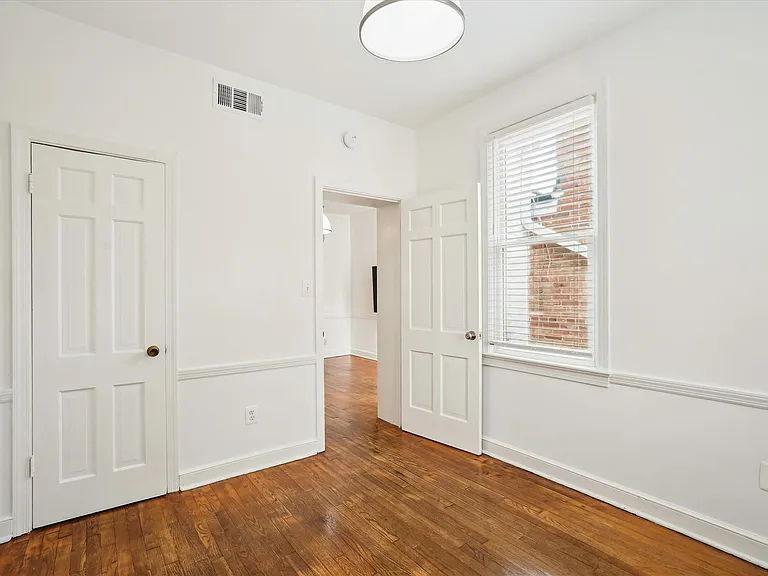 2431 I St NW #B — Photo 15