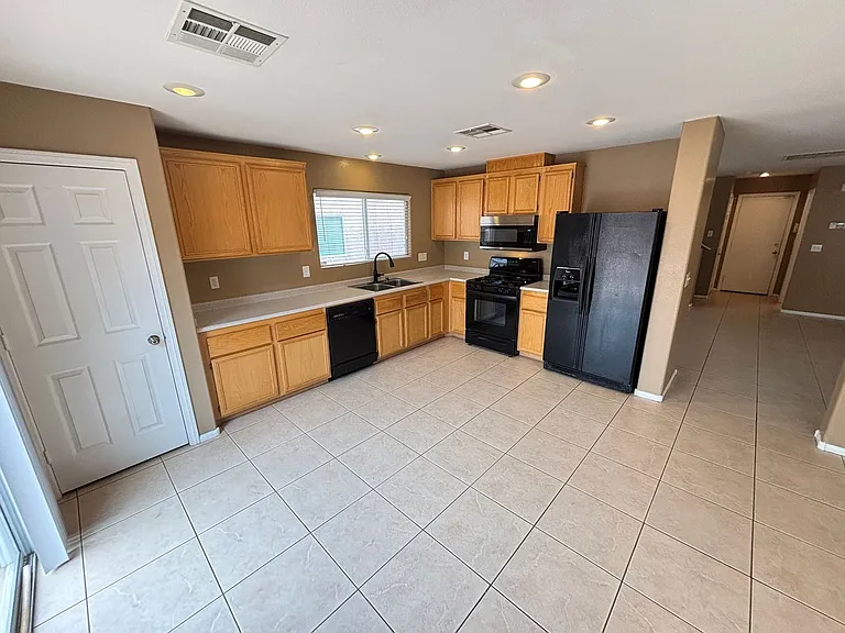 5052 Diamond Ranch Ave — Photo 5