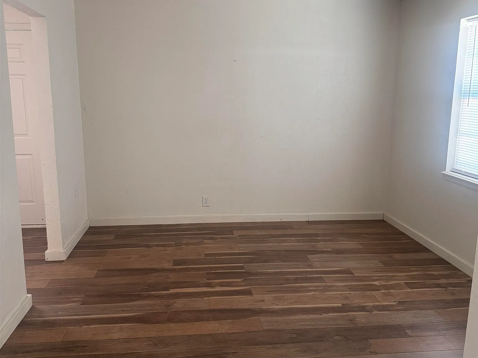 3 bed, 1.0 bath, 1464 sqft, $800 — Photo 2