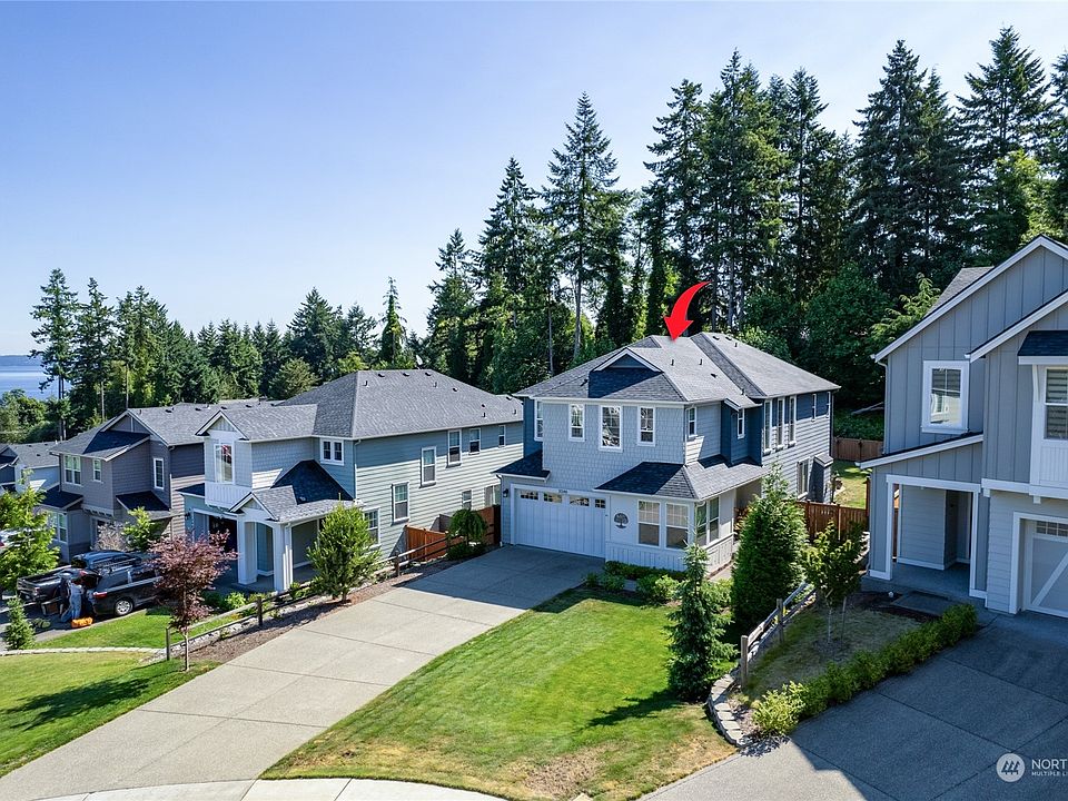 This lovely home is on a quiet culdesac and backs up to a peaceful greenbelt  area in the beautiful community of Soundioew Manor in the highy coveted Dumas Bay area>