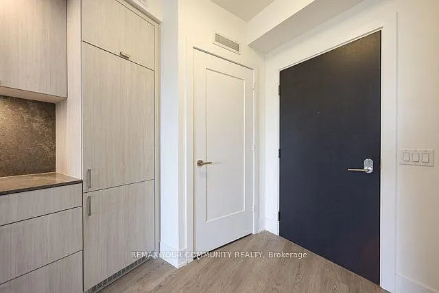 259 The Kingsway #428 — Photo 18
