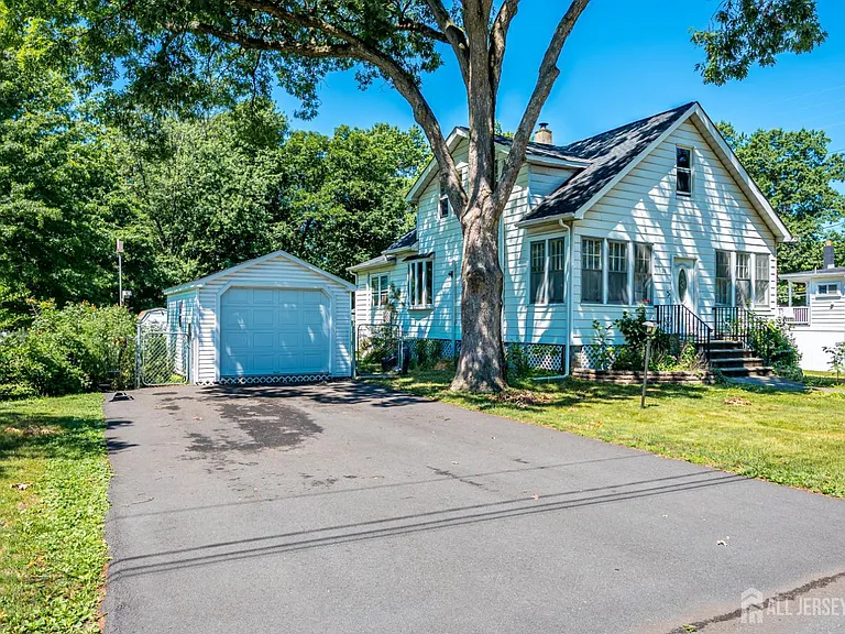 10 Jeff St — Photo 2