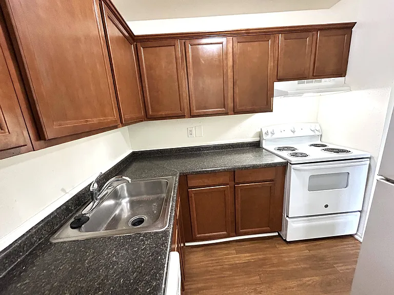 Windsor Place Apartments — Photo 73