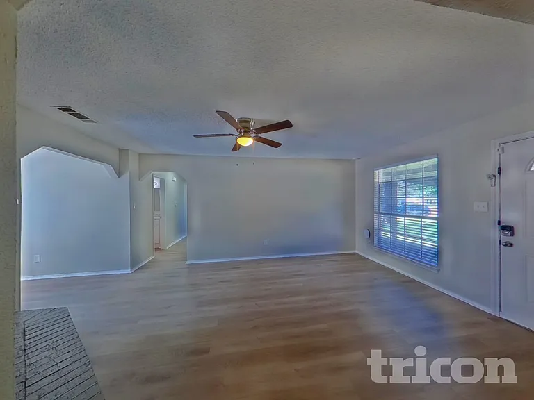 5005 Coronet Ct — Photo 2