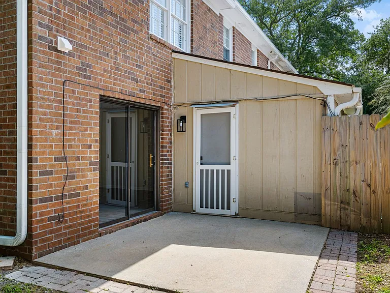 664 Swinton Ct — Photo 18
