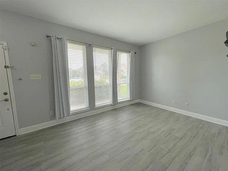 8919 Diamond Lake Ln — Photo 7