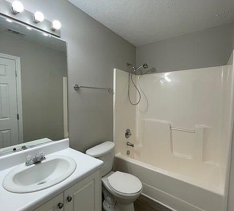 5th image of 102 Bennington Ln