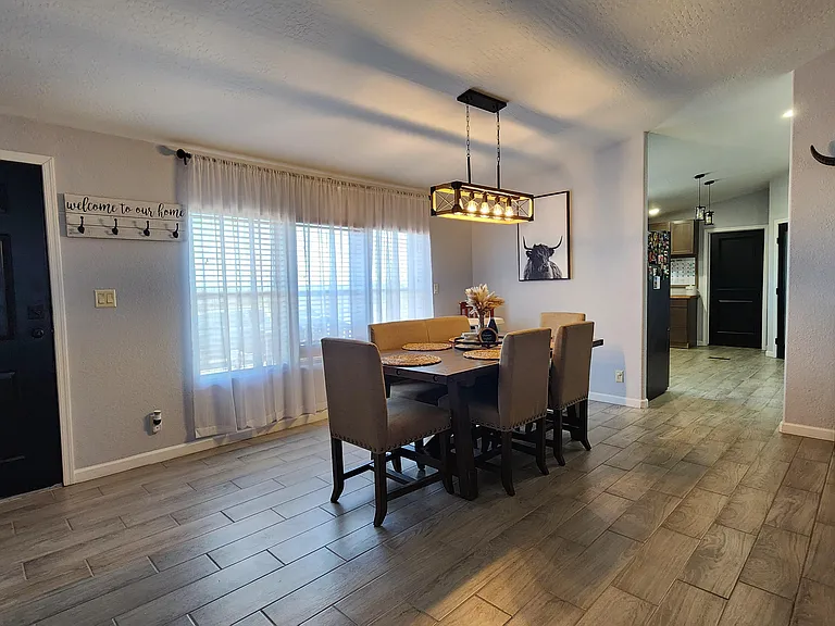 9647 S 30th Dr — Photo 2