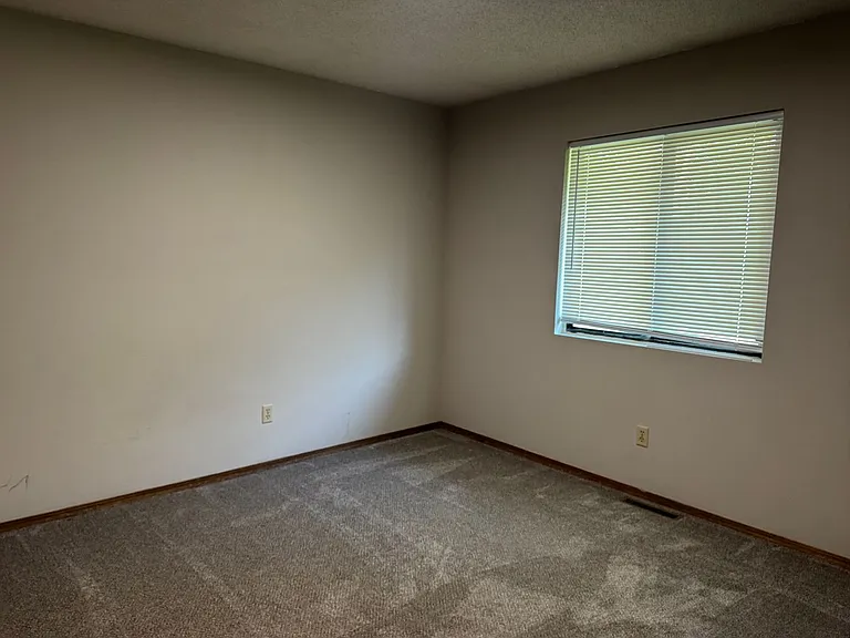 8432-8434 W Thurman St — Photo 6