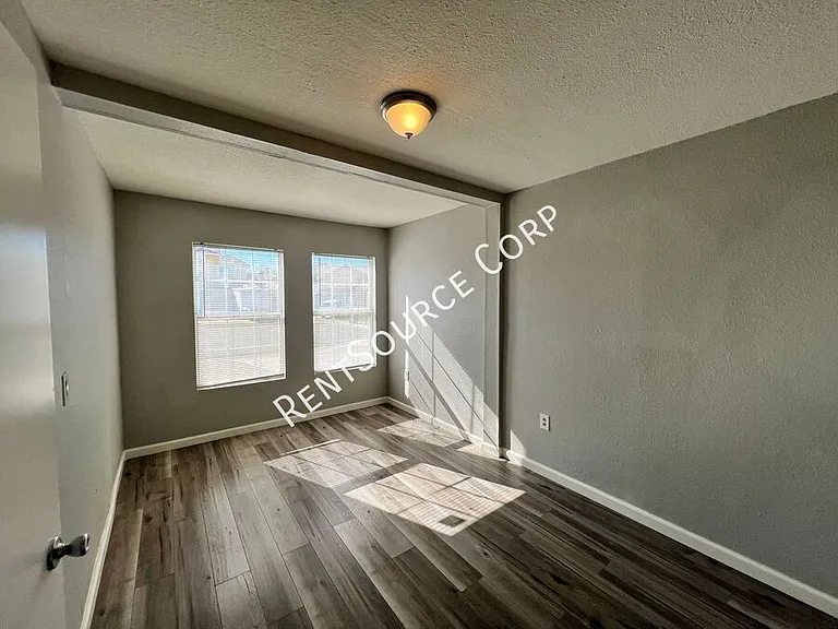 3559 E Avenue R14 — Photo 12