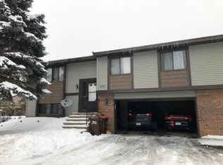 2817 Wimbledon Rdg, Woodbury, MN 55125