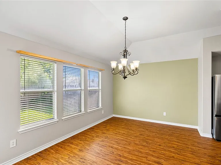 6013 Sutherland Dr — Photo 12