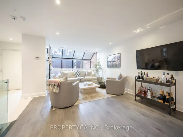 142 Pears Ave #A5, Toronto, ON M5R 1T2