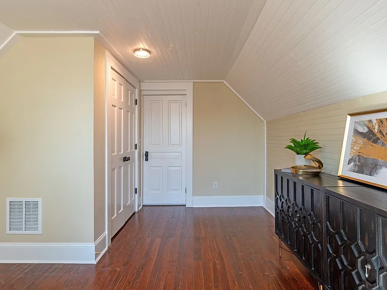 402 S Chester St — Photo 38