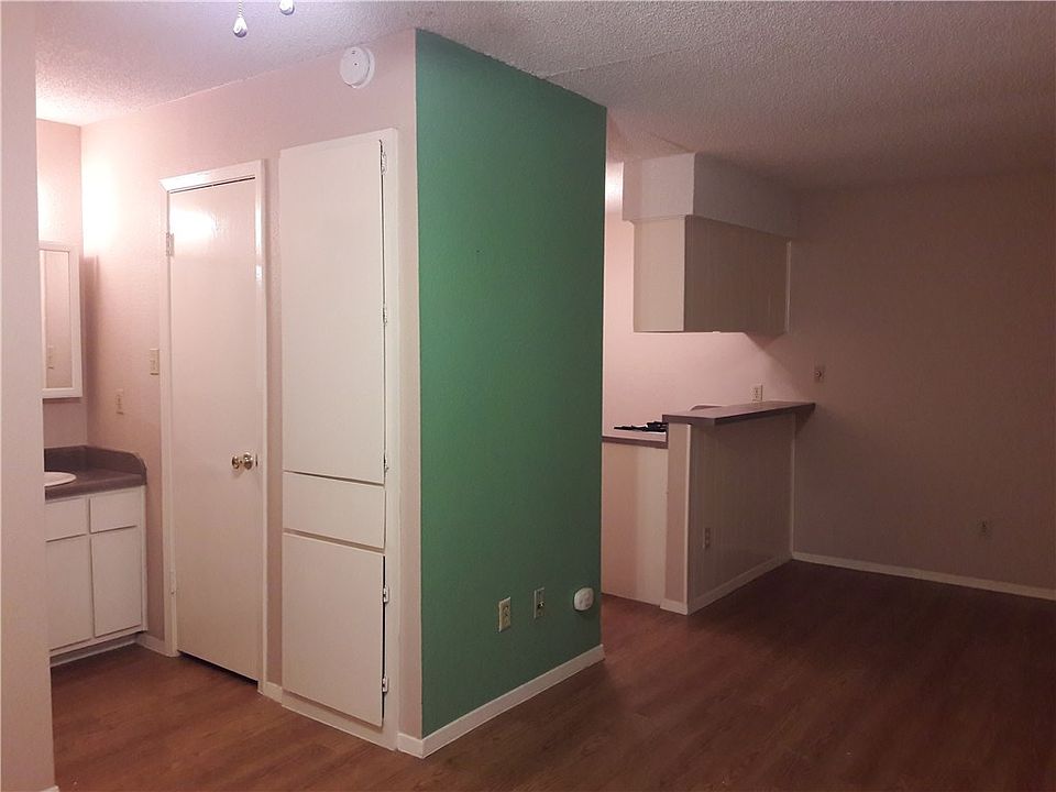 1st image of 400 W 34th St APT 201