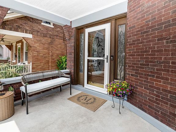 4th image of 4011 Burwood Ave