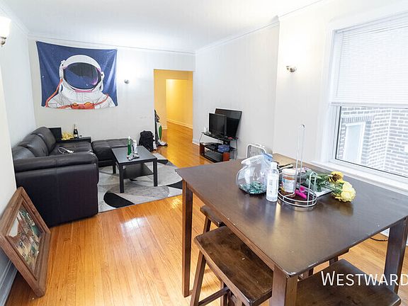 2nd image of 7646 N Greenview Ave APT 2