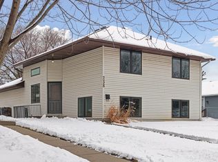 238 18th Ave N, Hopkins, MN 55343