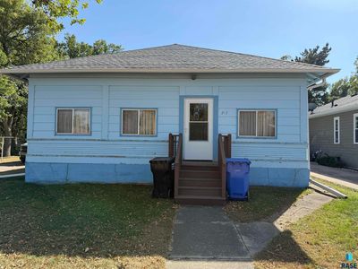 213 E 1st Ave, Lennox, SD, 57039