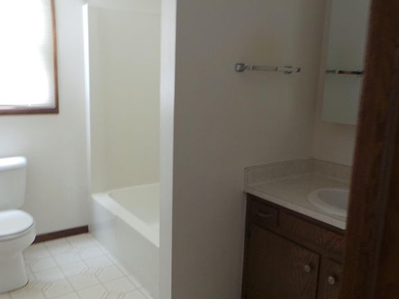 5th image of 328 Municipal Dr
