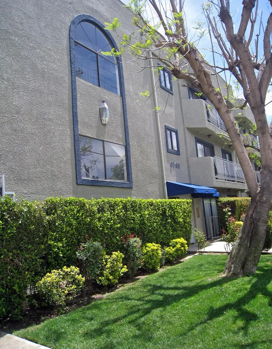 6590 Hazeltine Avenue — Photo 1