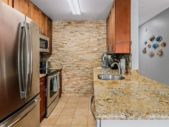 160 Keonekai Rd APT 3-203, Kihei, HI 96753