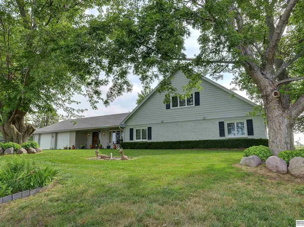 9715 N 108th St, Omaha, NE 68142