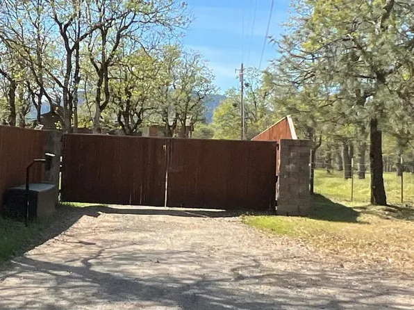 505 Rock Creek Rd, Gold Hill, OR 97525