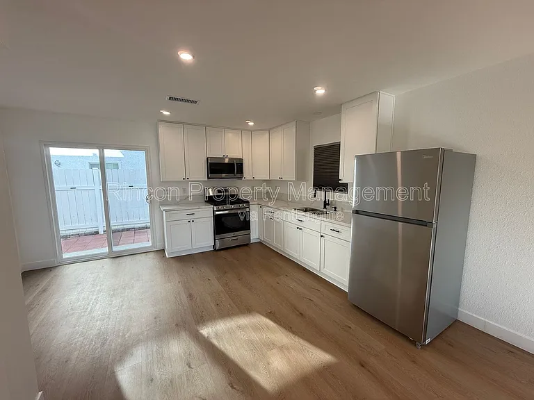 607 Lemon Way #B — Photo 3