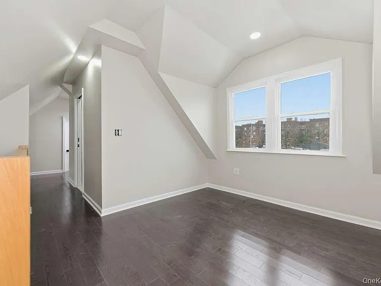 120 Maple Ave — Photo 18