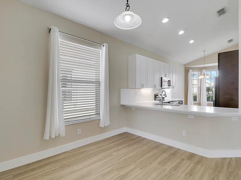 726 SW Aruba Bay — Photo 14
