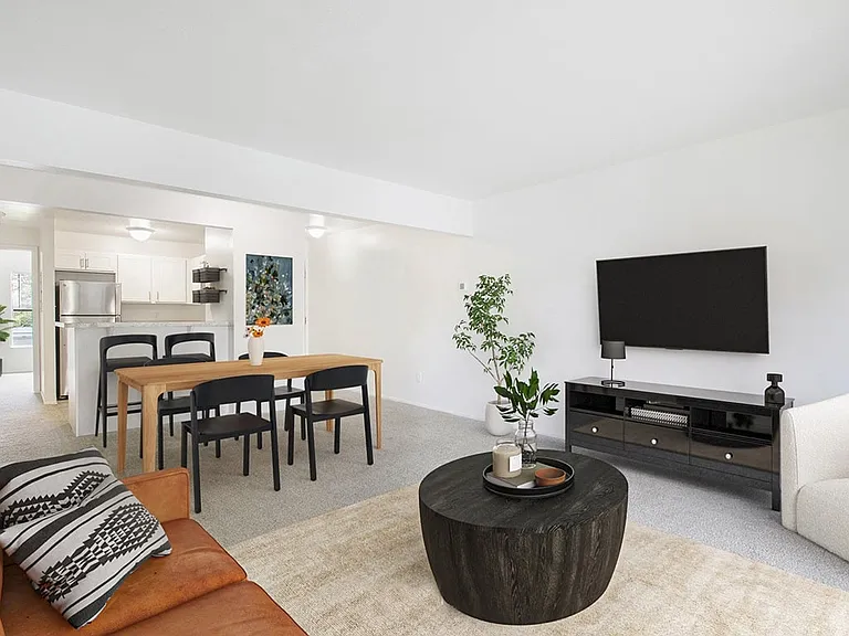 Autumn Lakes Apartments and Townhomes — Photo 9