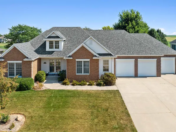 105 Eagle Ridge Dr, Waverly, IA 50677