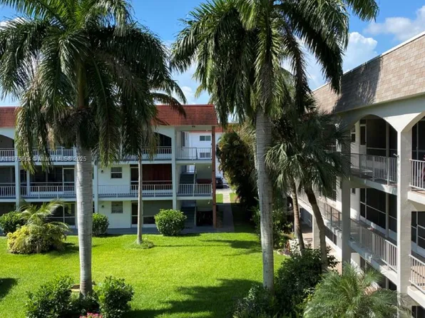 581 Blue Heron Dr, Hallandale Beach, FL 33009