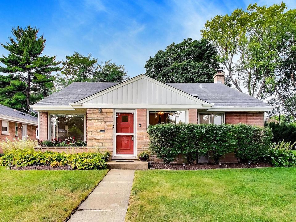 1st image of 108 S Mount Prospect Rd