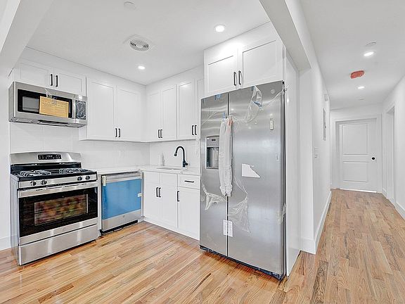 2nd image of 7241 Hillmeyer Ave
