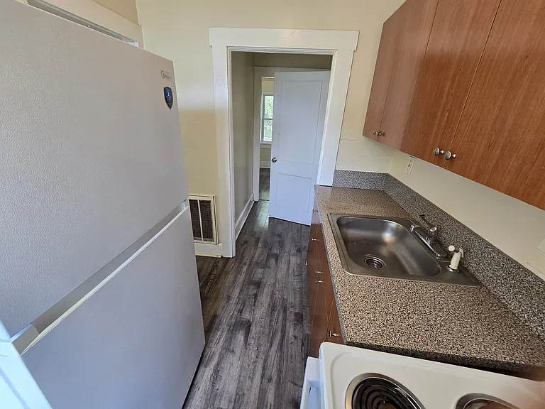 1910 1/2 23rd St S #1/2 — Photo 16