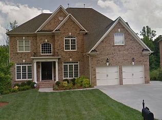 1113 Grogans Mill Dr, Cary, NC 27519