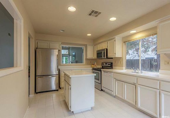 3rd image of 15175 Reynosa Dr