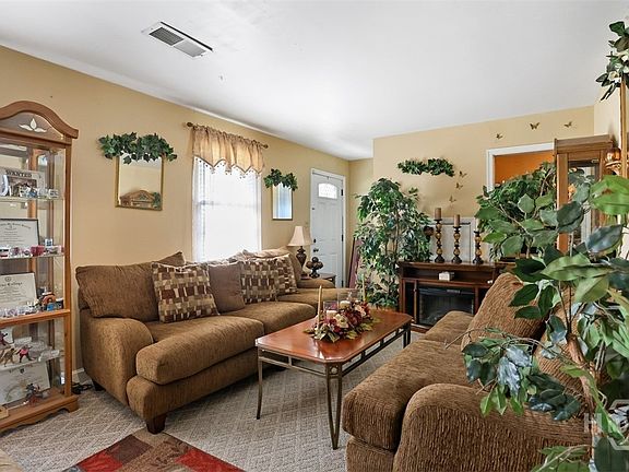 4th image of 113 Chatham Villa Drive