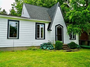 230 River Meadow Dr, Henrietta, NY 14467