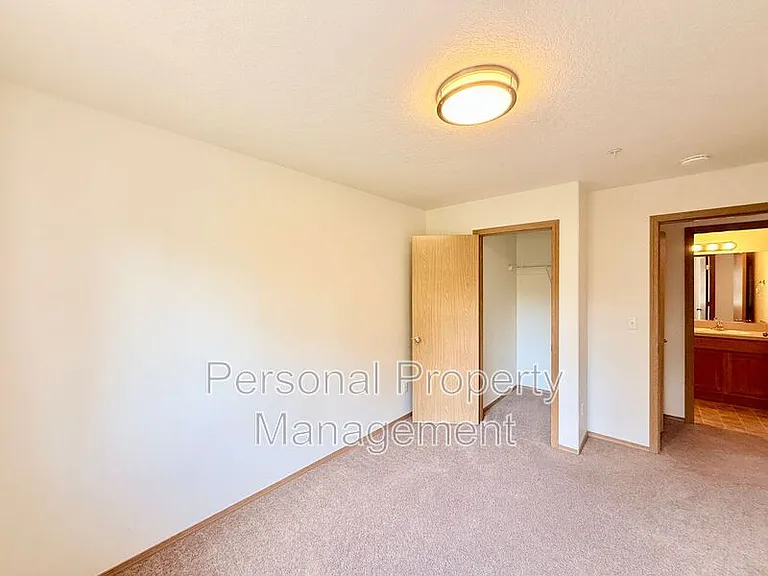 855 NW Ivy St — Photo 13