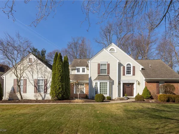 312 Brunswick Dr, Avon Lake, OH 44012