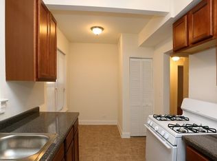 2000 W Jarvis Ave APT 1, Chicago, IL 60645