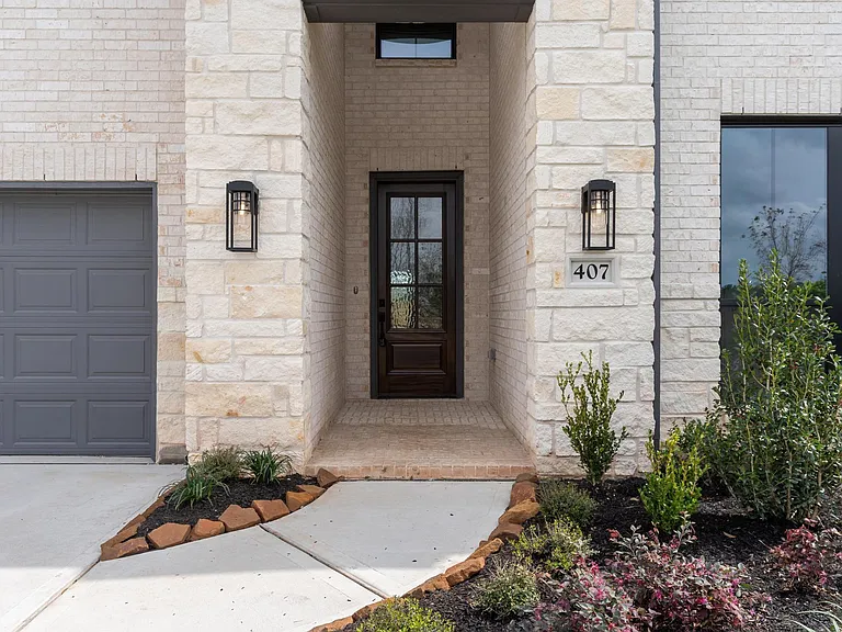 407 Mathis Lake Ct — Photo 2