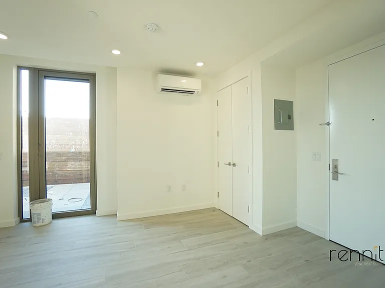 33 Little Nassau St #811 — Photo 15