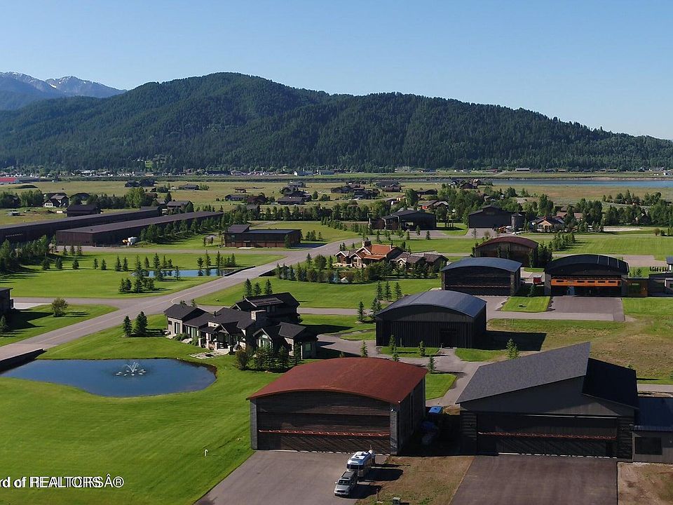 1st image of 8 Alpine Village Ln